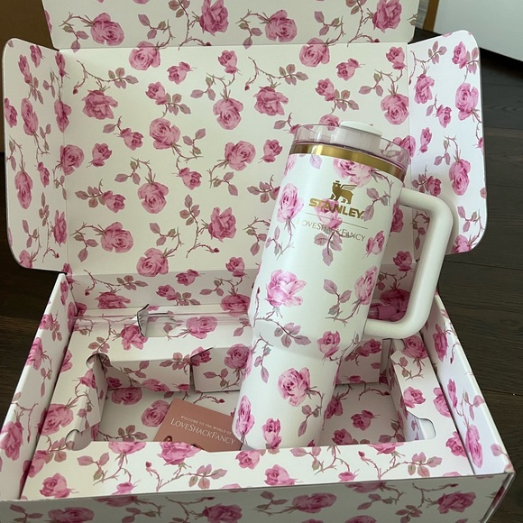 NWT Loveshackfancy x Stanley 40oz Tumbler in Ribbon rosa - Picture 2 of 7